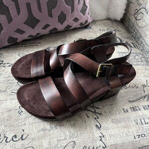 Natural Reflections leather sandal